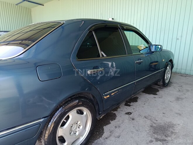 Mercedes E 220-7