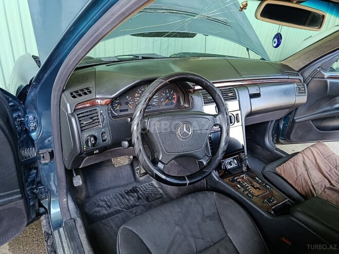 Mercedes E 220-10