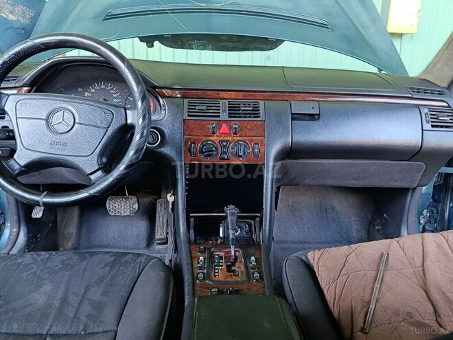 Mercedes E 220-9