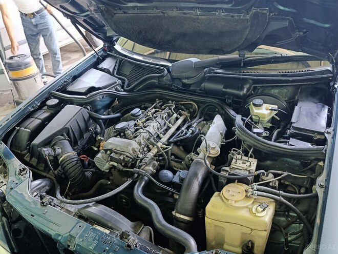 Mercedes E 220-13