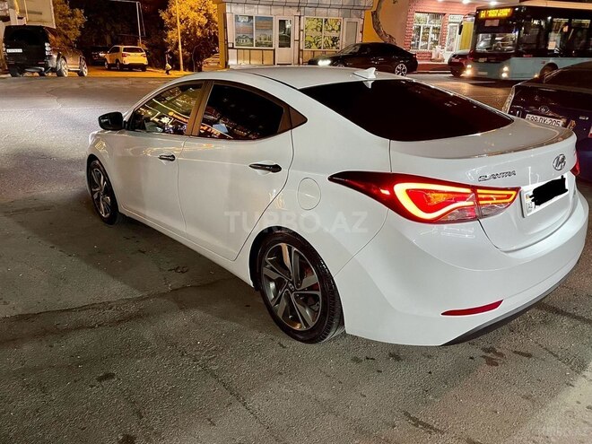 Hyundai Elantra-17