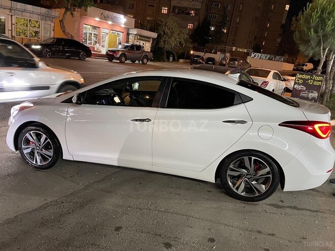 Hyundai Elantra-18
