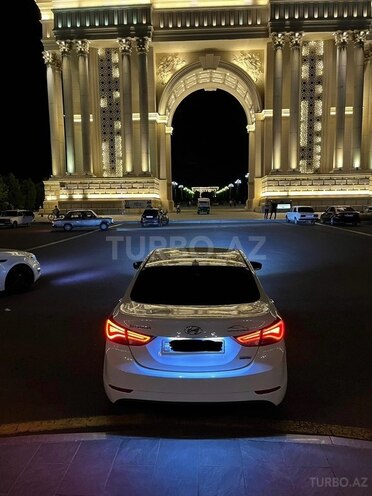 Hyundai Elantra-20