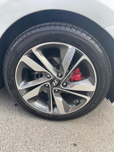 Hyundai Elantra-9