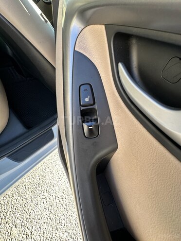 Hyundai Elantra-15