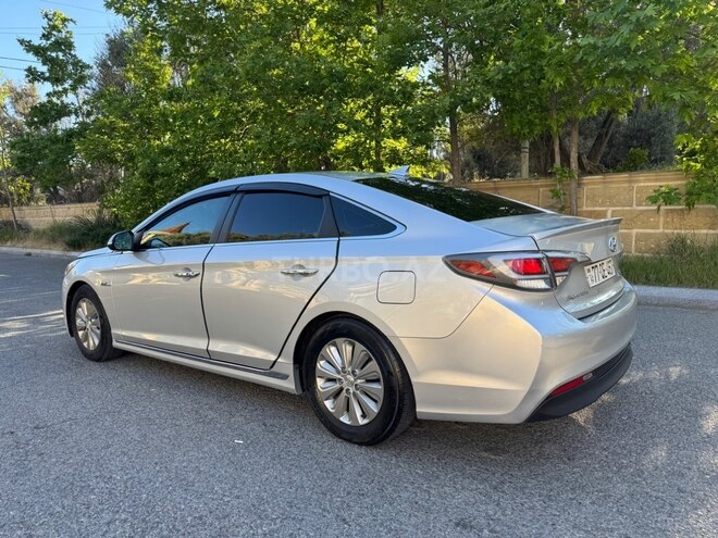 Hyundai Sonata-4