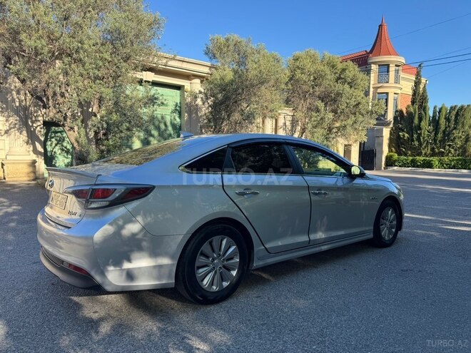 Hyundai Sonata-9