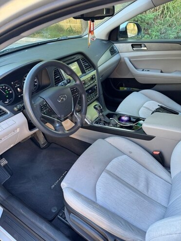 Hyundai Sonata-12