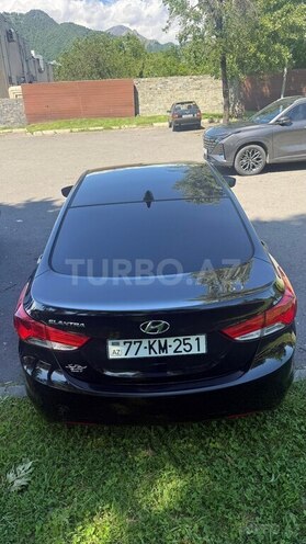 Hyundai Elantra-2