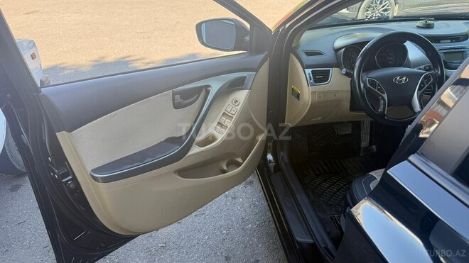 Hyundai Elantra-5