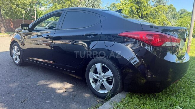 Hyundai Elantra-3