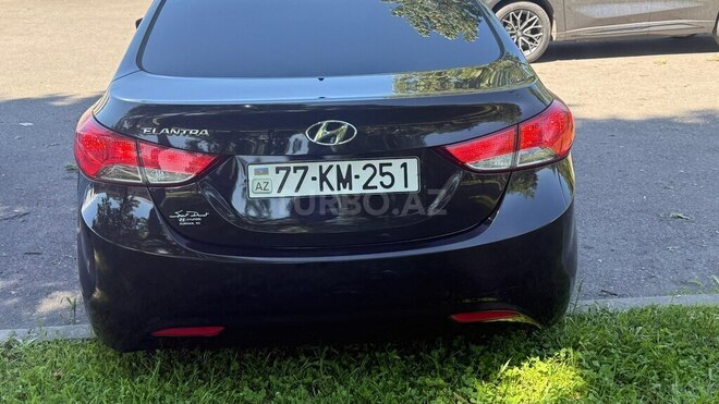 Hyundai Elantra-11