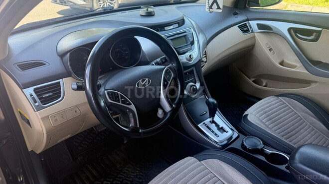 Hyundai Elantra-8