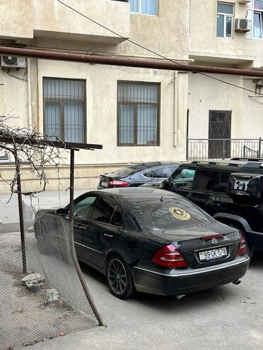 Mercedes E 270-7