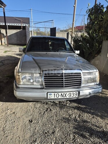 Mercedes E 220-1