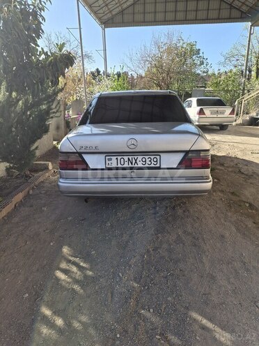 Mercedes E 220-2