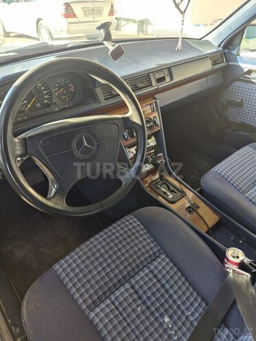 Mercedes E 220-4