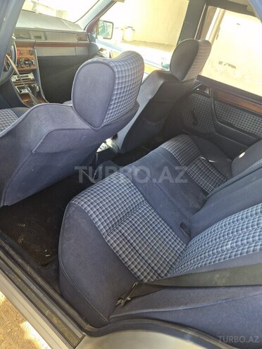 Mercedes E 220-6