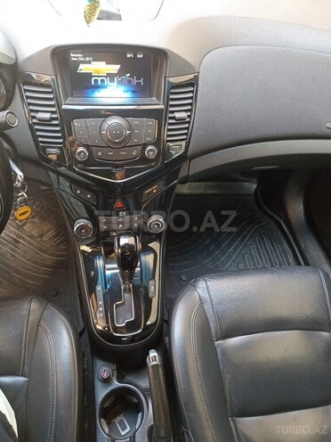 Chevrolet Cruze-12