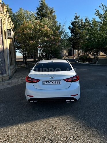 Hyundai Elantra-4