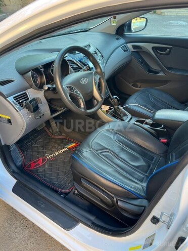 Hyundai Elantra-10