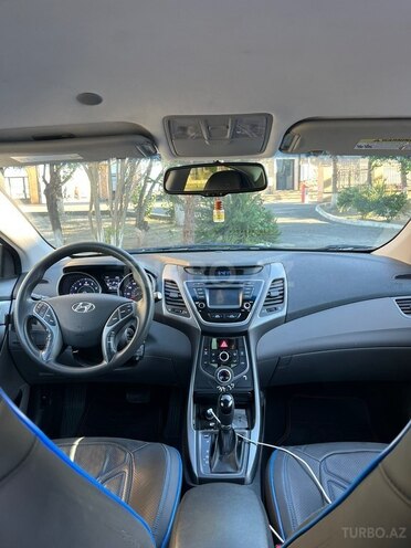 Hyundai Elantra-8