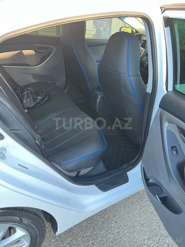 Hyundai Elantra-9
