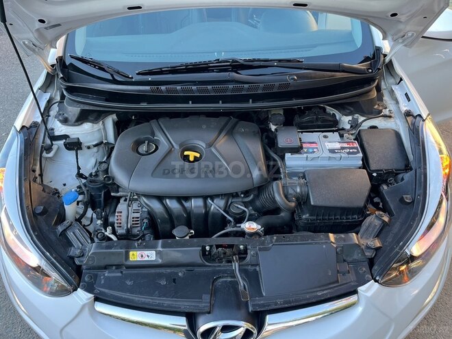 Hyundai Elantra-14