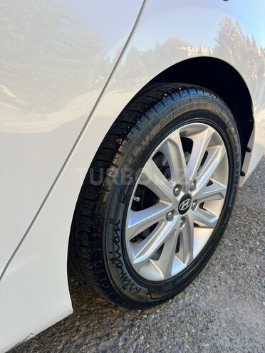 Hyundai Elantra-6
