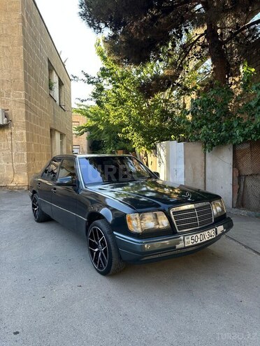 Mercedes 220 E-1