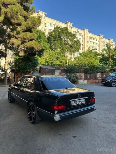 Mercedes 220 E-2