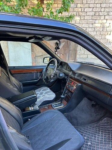 Mercedes 220 E-6