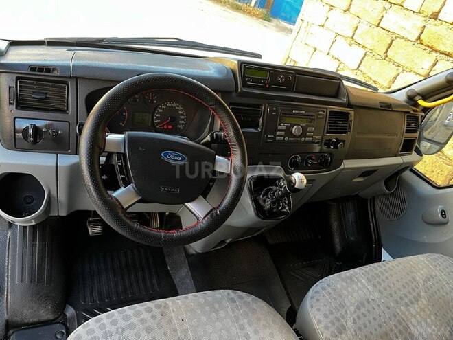 Ford Transit-3