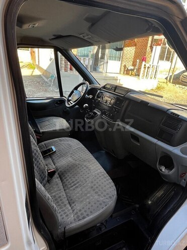 Ford Transit-9