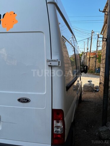 Ford Transit-13