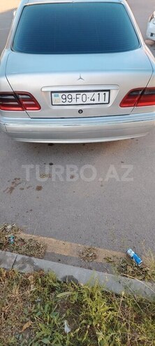 Mercedes E 270-3