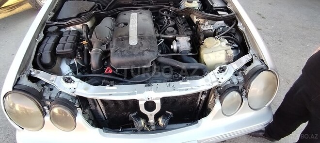 Mercedes E 270-5