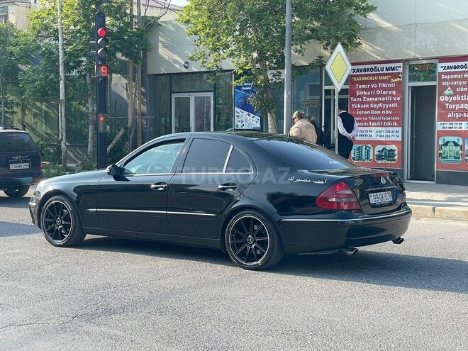 Mercedes E 270-8