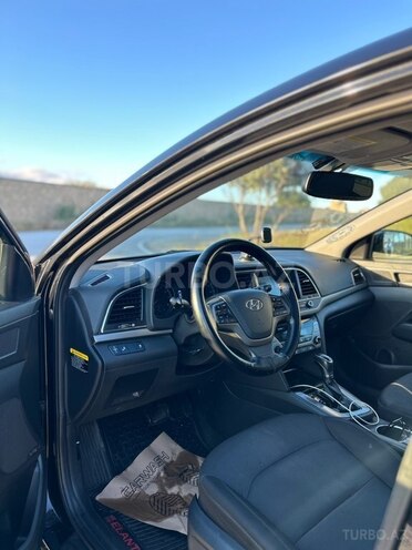 Hyundai Elantra-8