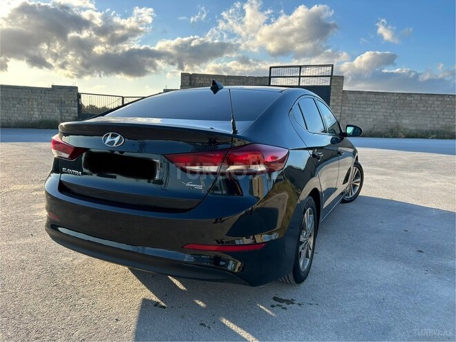 Hyundai Elantra-4
