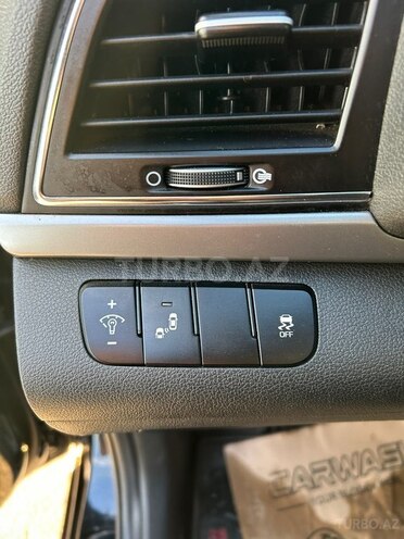 Hyundai Elantra-9