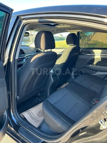 Hyundai Elantra-6