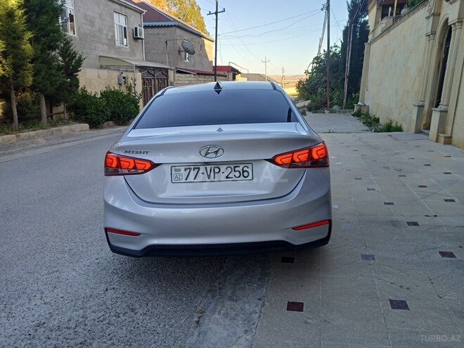 Hyundai Accent-5