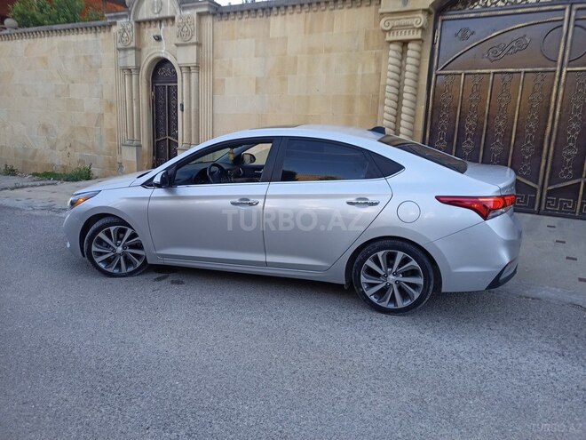 Hyundai Accent-4