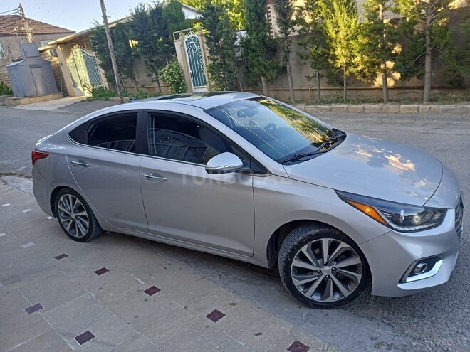 Hyundai Accent-2