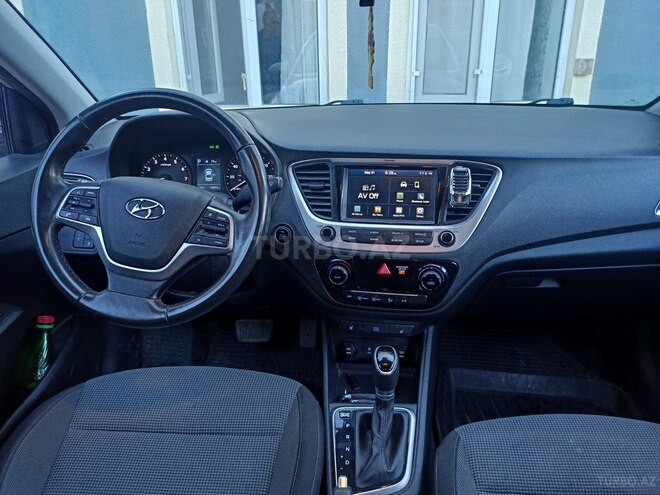 Hyundai Accent-7