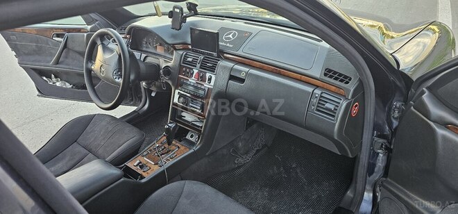 Mercedes E 220-10
