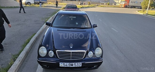 Mercedes E 220-17