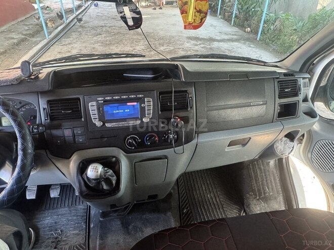 Ford Transit-16