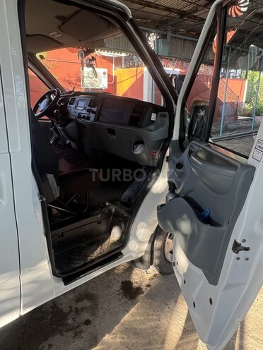 Ford Transit-11